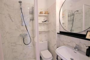 air-conditionned apartment 2 bedrooms & bathrooms with refined decoration
