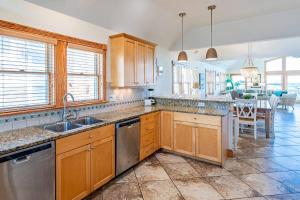 Ohana - Villages at Nags Head, Oceanfront, Elevator, Pool, Cabana, Hot Tub, Pets OK, Flex Stays