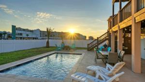 Boots Beaches AvantStay Golf Cart Access Brd Walk