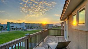 Boots Beaches AvantStay Golf Cart Access Brd Walk