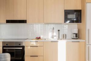 Modern 1BR + Balcony by Finnoo Metro