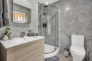 Stanley Executive 2 Bedrooms 4 Beds 2 Bathrooms