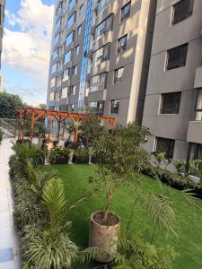 Curated Art Stay - Central Lavington