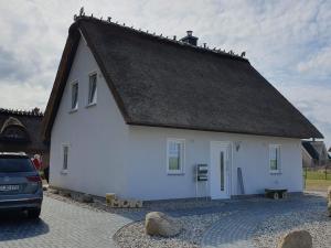 Holiday Home Reetdachhaus- Haus Hannes in Mellnitz by Interhome