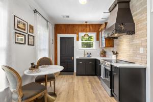 Cozy Cottage in the Heart of Johnson City