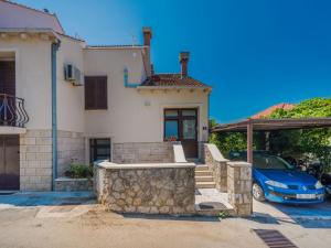 Apartment Geräumige Ferienwohnung mit eigener Terrasse by Interhome