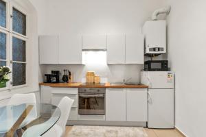 Roomy 2BR Apartment - U6 Metro Nearby