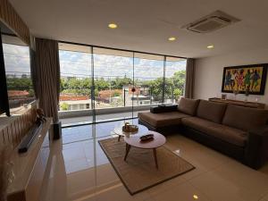 Luxury 1BR, Parking , Shopping Area