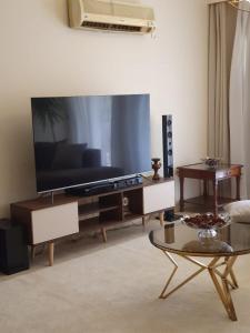 Dreamland Stylish 2BD with a garden and pool access