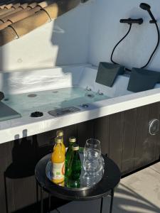 Suite SOLELUNA avec jacuzzi privatif dans Villa darchitecte vue mer