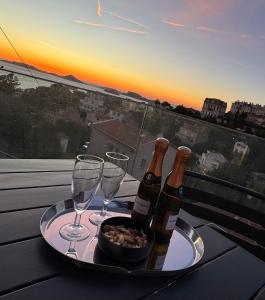 Suite SOLELUNA avec jacuzzi privatif dans Villa darchitecte vue mer