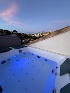 Suite SOLELUNA avec jacuzzi privatif dans Villa darchitecte vue mer