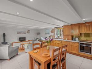 Holiday Home Idyllisches Landhaus mit wunderschönem Garten by Interhome