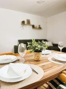 Vikend kuca pod lipom