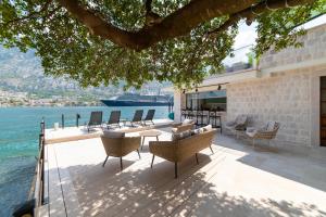 Seafront Kotor Bay View Villa NW