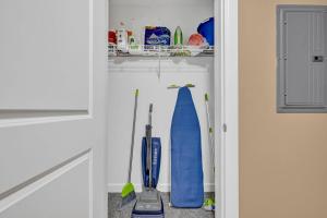 LAKE VIEWS! 15th Floor Downtown High-Rise | Gym