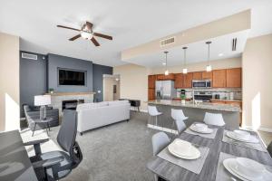 21st Floor Penthouse | Amazing Views of Downtown!