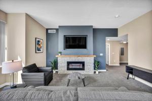 21st Floor Penthouse | Amazing Views of Downtown!