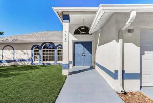 The Cape Escape- Beautiful 3 BR Home Heated Pool