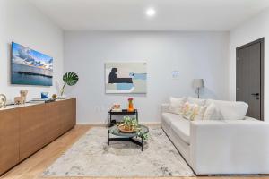 MVR - Walkable Downtown Gem with Breathtaking Views