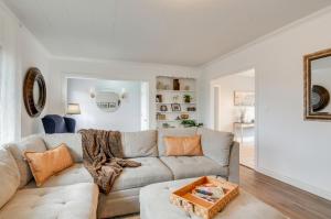 Cozy Mtn-View Retreat w Yard: Near Hiking & Golf!