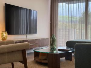 Furnas Retreat, Luxury Home & Stunning Valley View