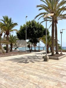 Cozy Garden by the Beach