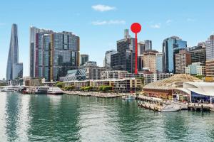1BR Waterfront Apartment in Barangaroo with Free Private Parking