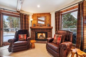 Double Eagle B12, a cozy condo in Breckenridge with stunning ski area views and a great location