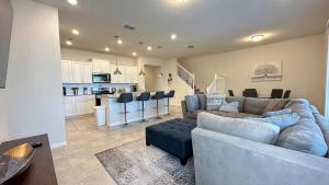 5BR Home with Pool Resort Amenities Near Disney