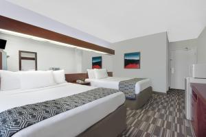 Queen Room with Two Queen Beds - Non-Smoking room in Microtel Inn & Suites by Wyndham London