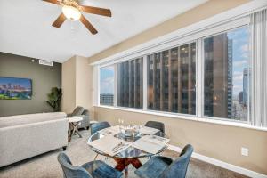 Luxury 13th Floor Condo: Downtown Parking $ Gym