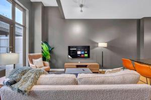 The Playhouse Suites 1BD | Parking | Downtown