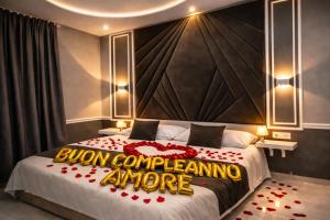 Sunny Suite Napoli Luxury Romantic Rooms - near Central Station & Historic Center