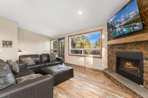 The Pine Getaway on 60 Acres with Hot Tub