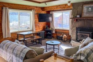 Rustic Cabin Stay in Brian Head Resort w/ View