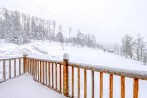 Rustic Cabin Stay in Brian Head Resort w View