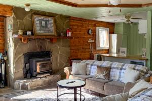 Rustic Cabin Stay in Brian Head Resort w View