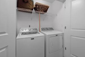 3BR Townhome | 5 Min to Uptown, BOA, & Atrium