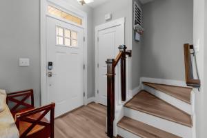 3BR Townhome | 5 Min to Uptown, BOA, & Atrium