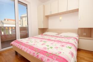 Apartment Novalja 9403a