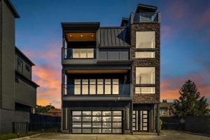 East Nashville SpaHouse Retreat with Rooftop & Elevator