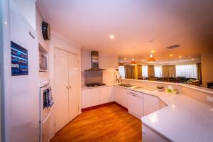 Brightside , Great family home near Airport