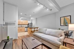 Central Downtown Flat near Attractions and more!
