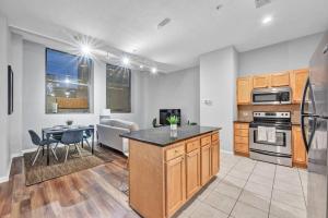 Central Downtown Flat near Attractions and more!