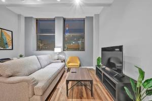 Central Downtown Flat near Attractions and more!