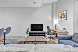 Theater District Gem • Downtown Hideaway