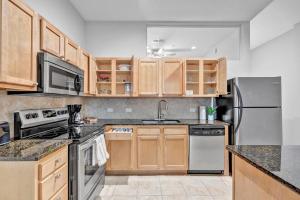 Theater District Gem • Downtown Hideaway