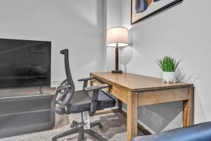 Theater District Gem • Downtown Hideaway