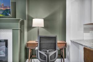 Stunning Luxury Downtown Condo in Playhouse Square